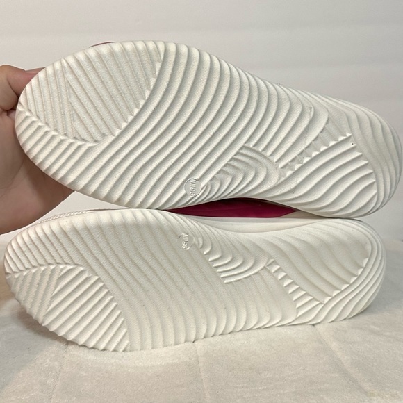 NWT Torrid Womens Shoes Elastic Knit Sneaker White Pink WIDE WIDTH Size 9.5 - Picture 13 of 16